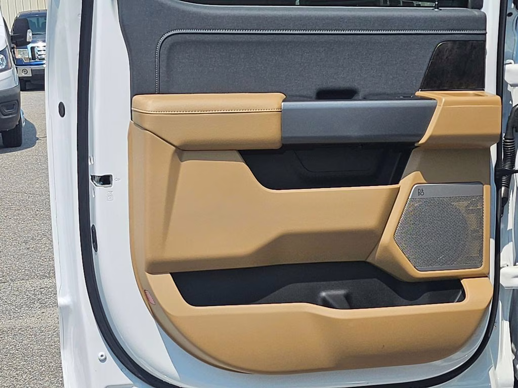 2026 Oxford White Ford Super Duty F-250 SRW Lariat 4X4 Truck