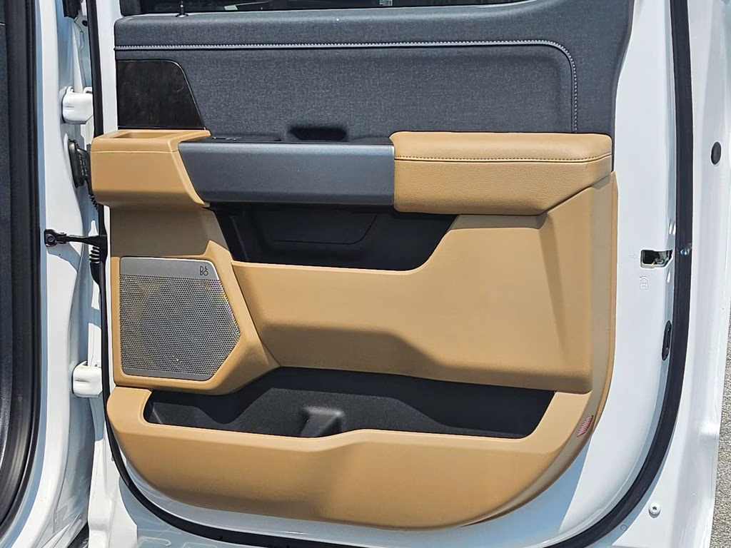 2026 Oxford White Ford Super Duty F-250 SRW Lariat 4X4 Truck