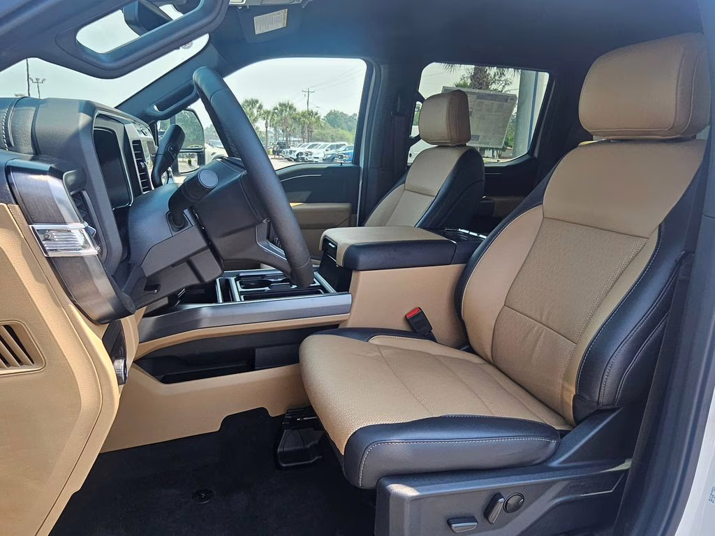 2026 Oxford White Ford Super Duty F-250 SRW Lariat 4X4 Truck