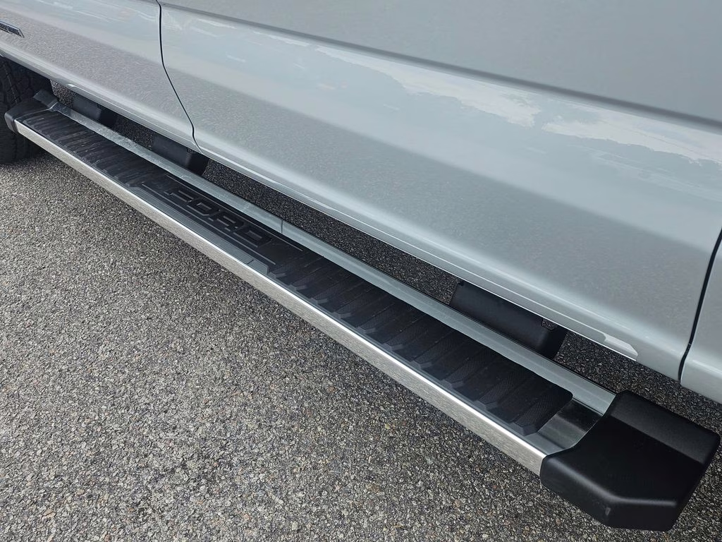 2026 Avalanche Ford Super Duty F-250 SRW Lariat 4X4 Truck