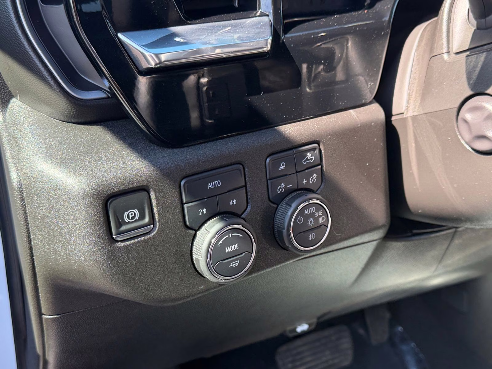 2025 Summit White Chevrolet Silverado 1500 LTZ 4X4 Truck