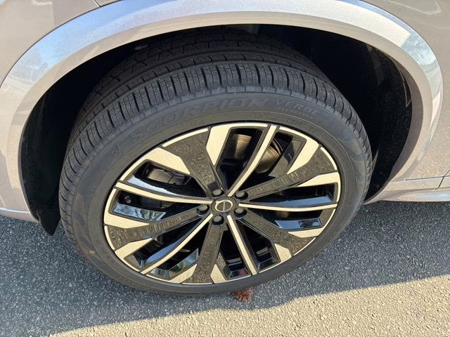 2026 Aurora Silver Volvo XC90 Plug-In Hybrid T8 Ultra Dark Theme 7-Seater AWD SUV