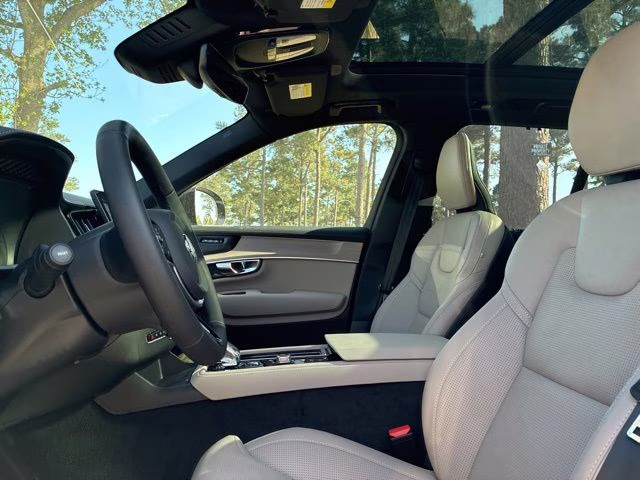 2026 Aurora Silver Volvo XC90 Plug-In Hybrid T8 Ultra Dark Theme 7-Seater AWD SUV