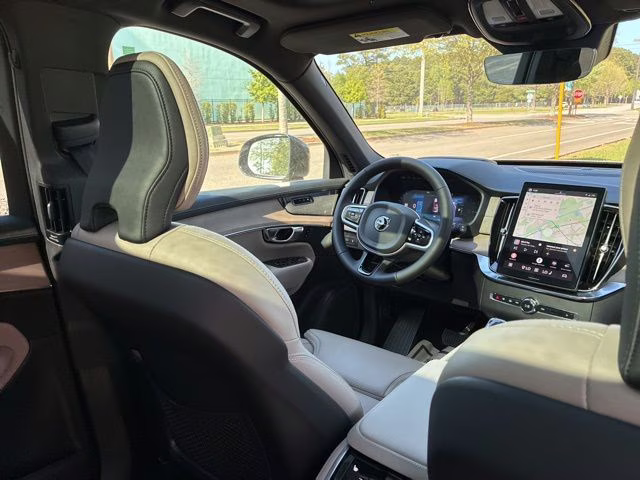 2026 Aurora Silver Volvo XC90 Plug-In Hybrid T8 Ultra Dark Theme 7-Seater AWD SUV