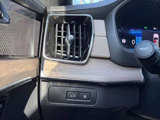 2026 Aurora Silver Volvo XC90 Plug-In Hybrid T8 Ultra Dark Theme 7-Seater AWD SUV