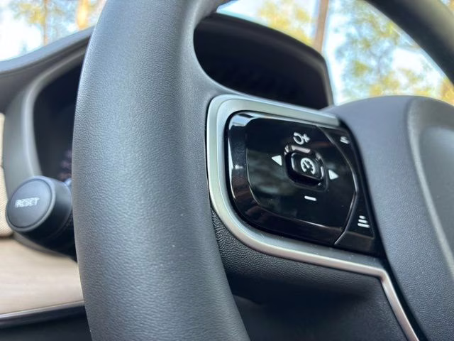 2026 Aurora Silver Volvo XC90 Plug-In Hybrid T8 Ultra Dark Theme 7-Seater AWD SUV