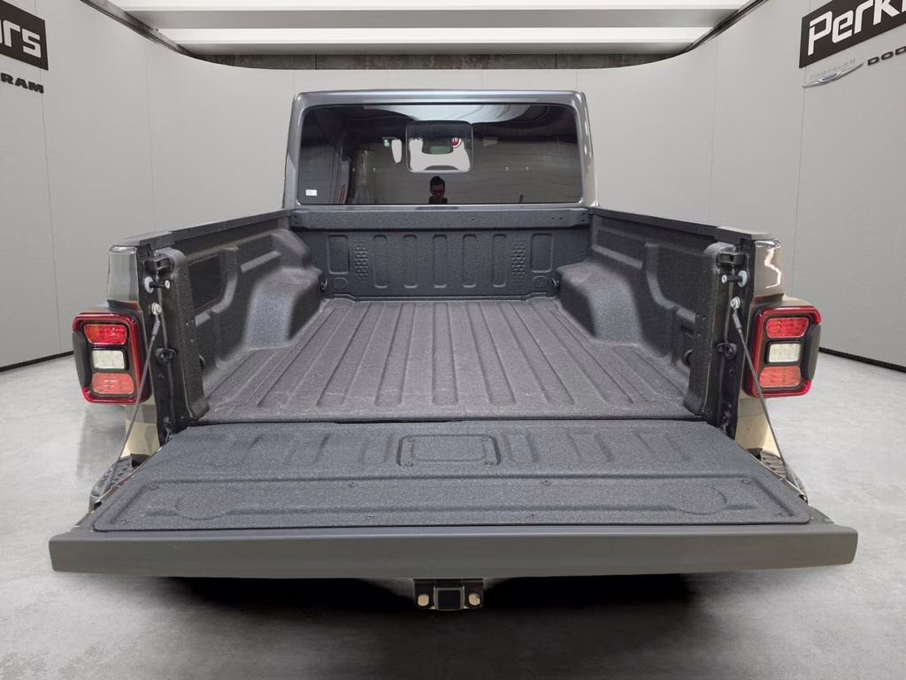 2026 Granite Crystal Metallic Clearcoat Jeep Gladiator Rubicon 4X4 Truck