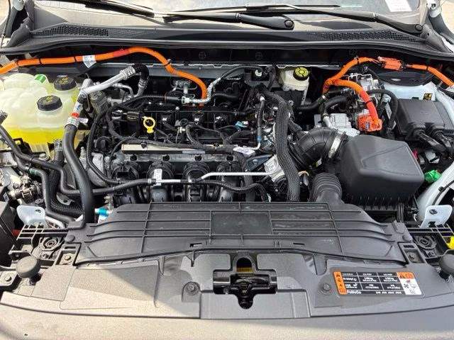 2025 White Metallic Ford Escape Plug-In Hybrid Base FWD SUV