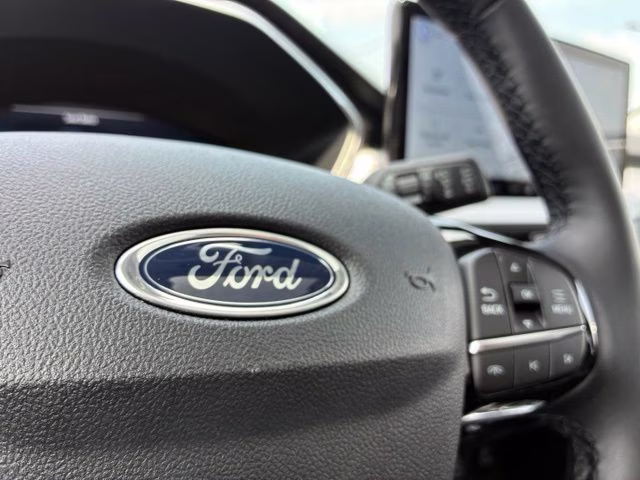 2025 White Metallic Ford Escape Plug-In Hybrid Base FWD SUV