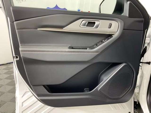 2026 White Metallic Ford Explorer Active RWD SUV