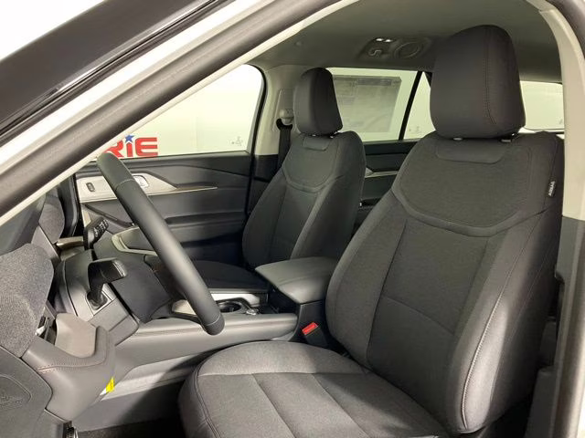 2026 White Metallic Ford Explorer Active RWD SUV