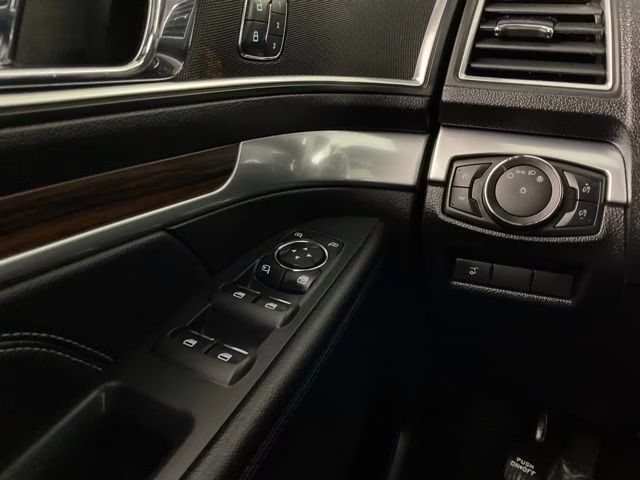 2018 Ingot Silver Ford Explorer Limited FWD SUV