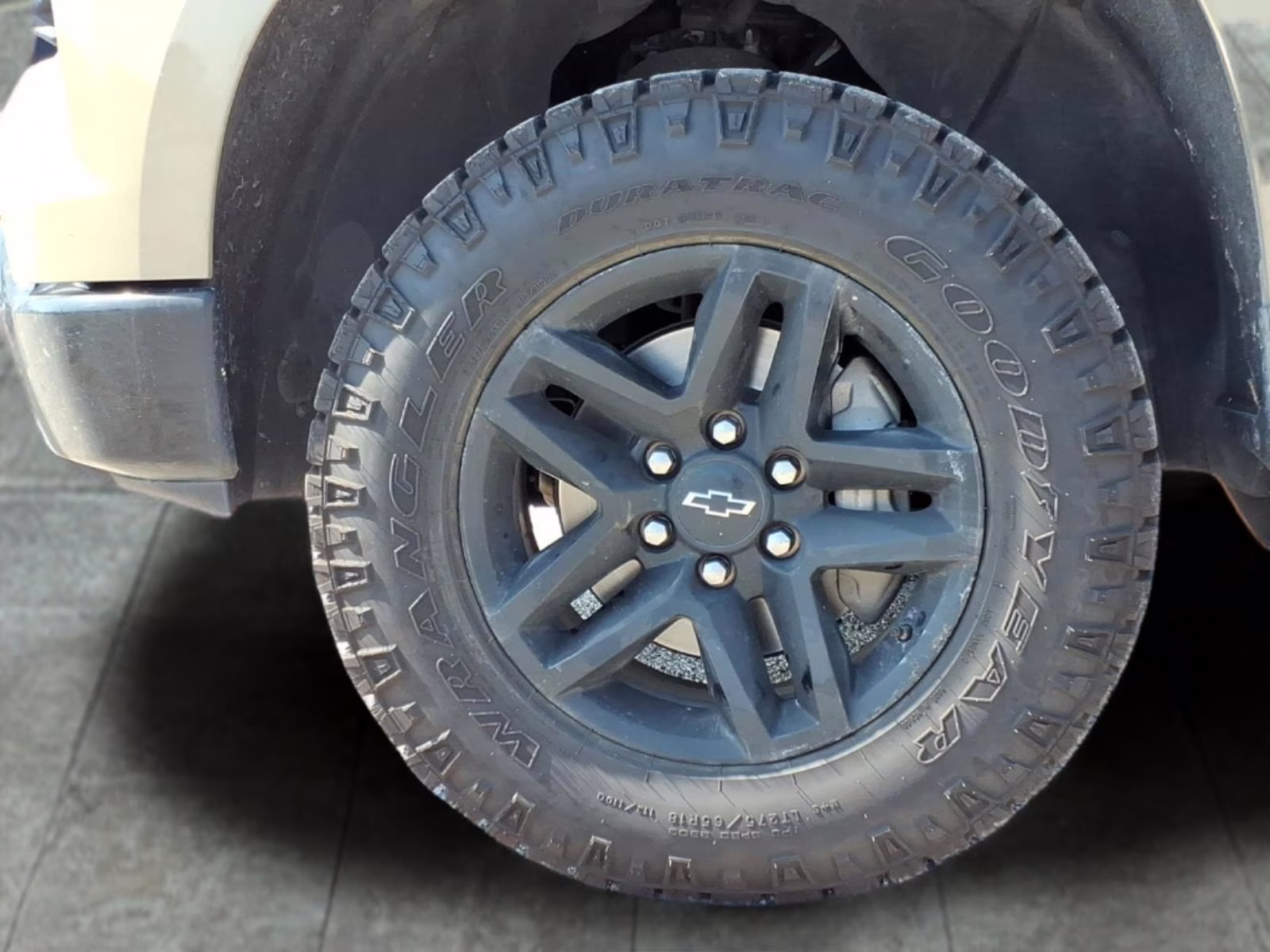 2023 Sand Dune Metallic Chevrolet Silverado 1500 Custom Trail Boss 4X4 Truck