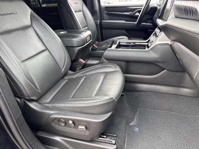 2022 Onyx Black GMC Yukon XL Denali 4X4 SUV