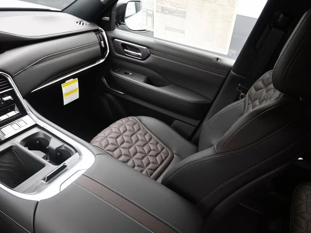2026 Everest White Pearl Tricoat Nissan Armada Platinum Reserve 4X4 SUV