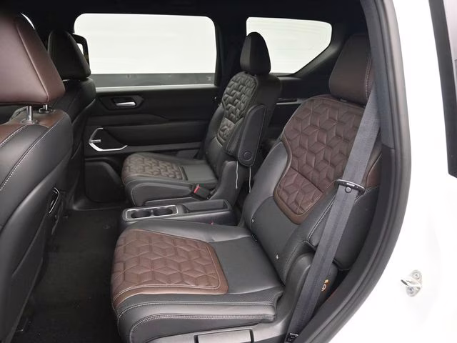 2026 Everest White Pearl Tricoat Nissan Armada Platinum Reserve 4X4 SUV