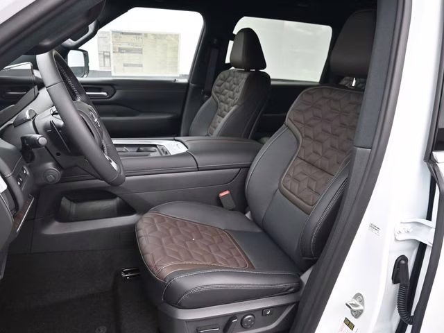 2026 Everest White Pearl Tricoat Nissan Armada Platinum Reserve 4X4 SUV