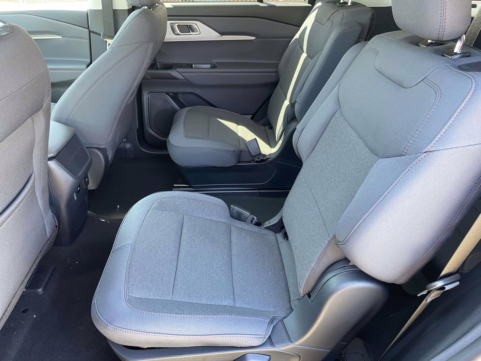 2026 Agate Black Metallic Ford Explorer Active RWD SUV