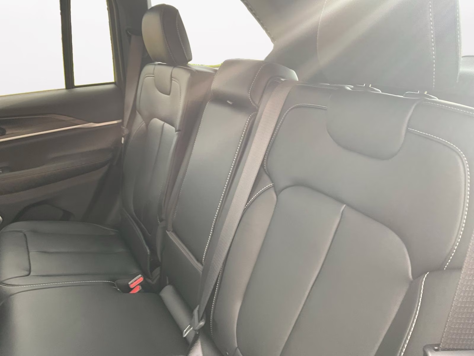 2026 Diamond Black Crystal Pearlcoat Jeep Grand Cherokee Limited 4X4 SUV