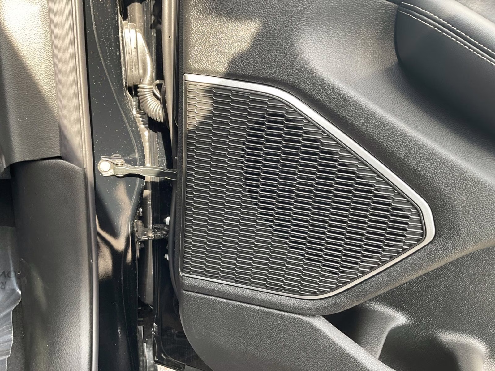 2026 Diamond Black Crystal Pearlcoat Jeep Grand Cherokee Limited 4X4 SUV