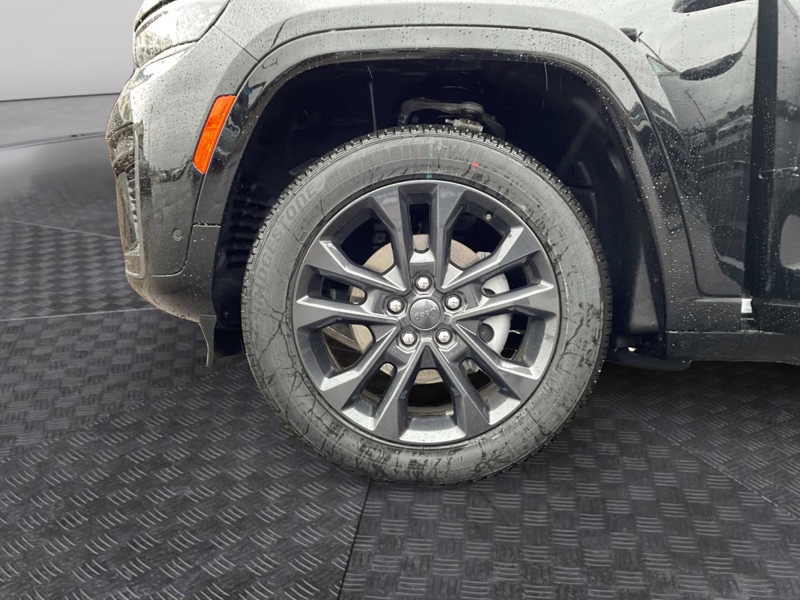 2026 Diamond Black Crystal Pearlcoat Jeep Grand Cherokee Limited 4X4 SUV