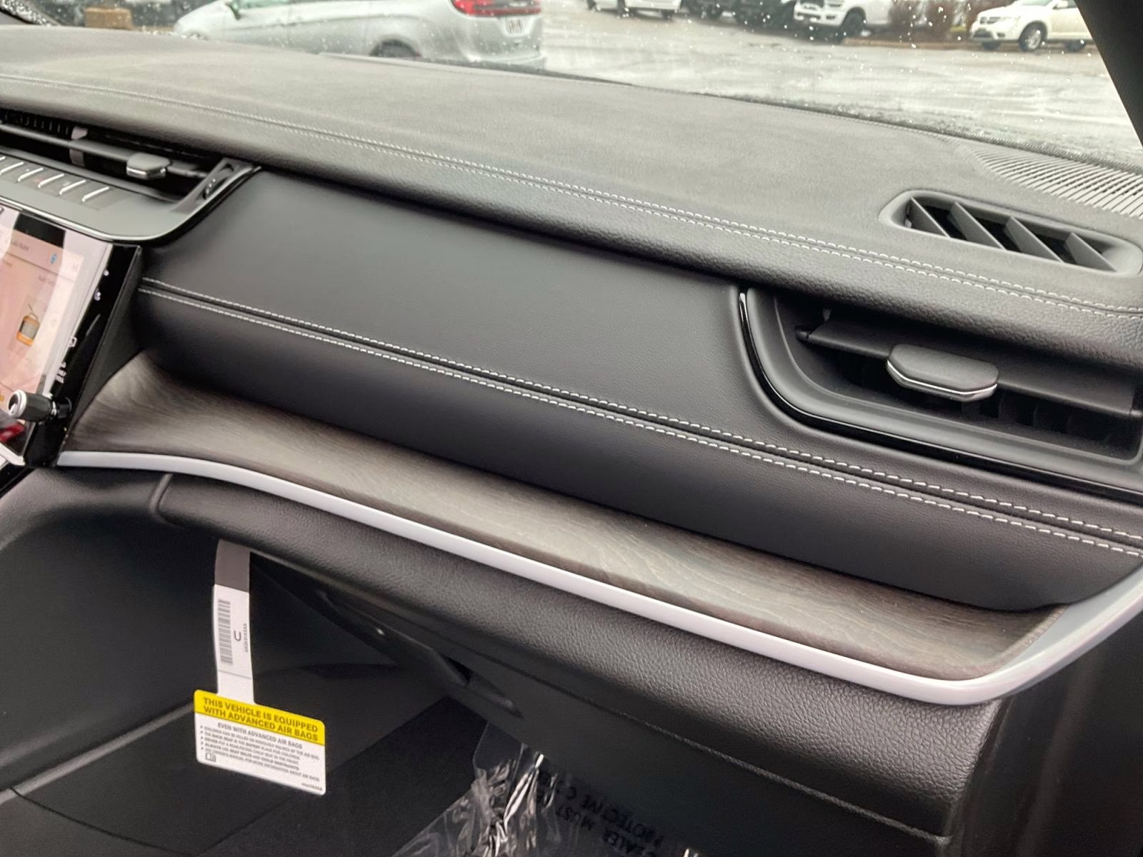 2026 Diamond Black Crystal Pearlcoat Jeep Grand Cherokee Limited 4X4 SUV