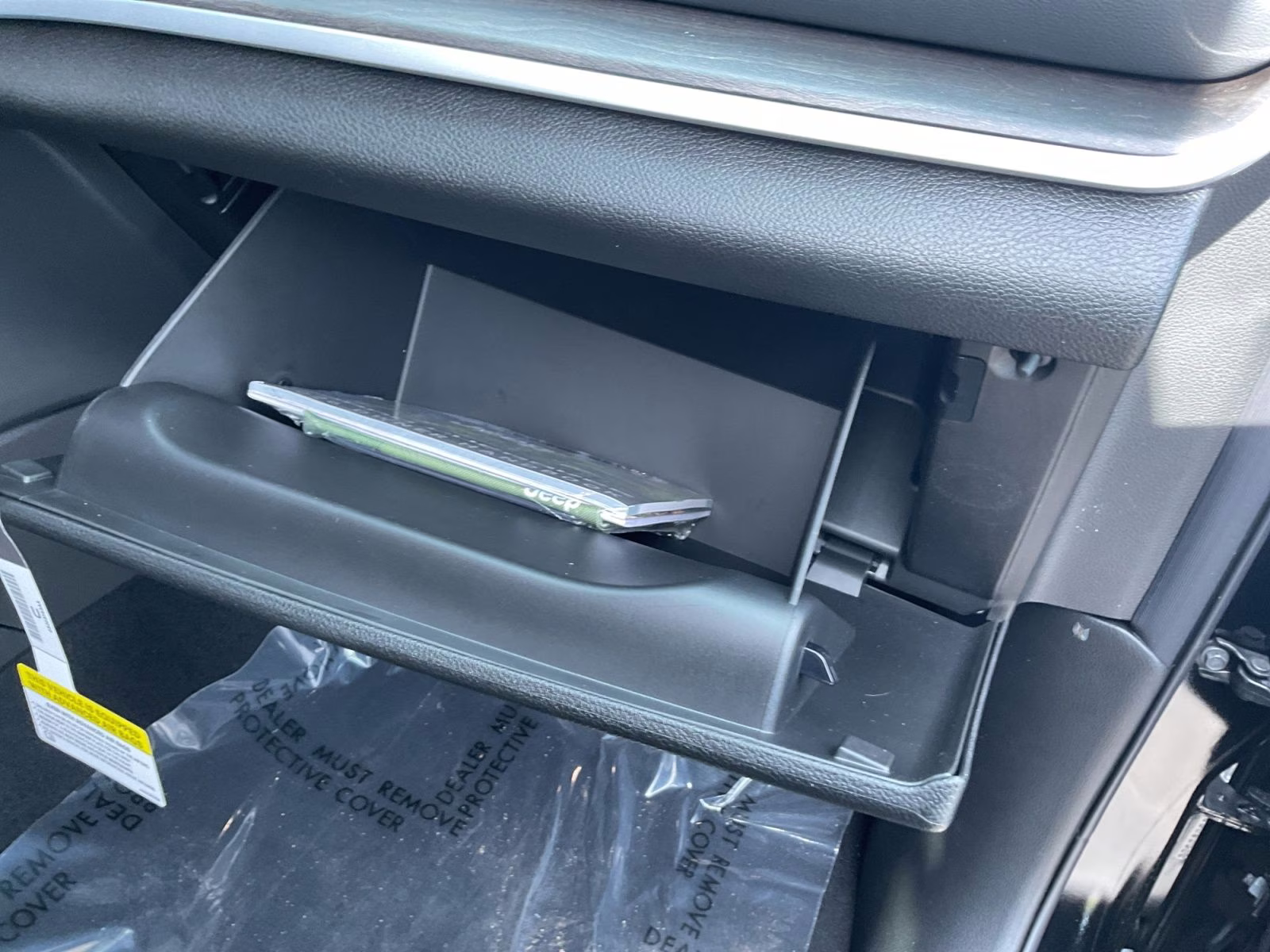 2026 Diamond Black Crystal Pearlcoat Jeep Grand Cherokee Limited 4X4 SUV