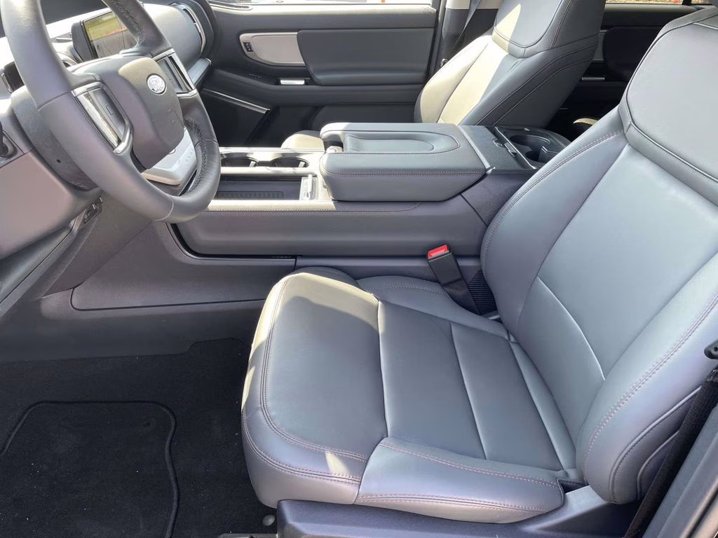 2025 Black Metallic Ford Expedition Active 4X4 SUV