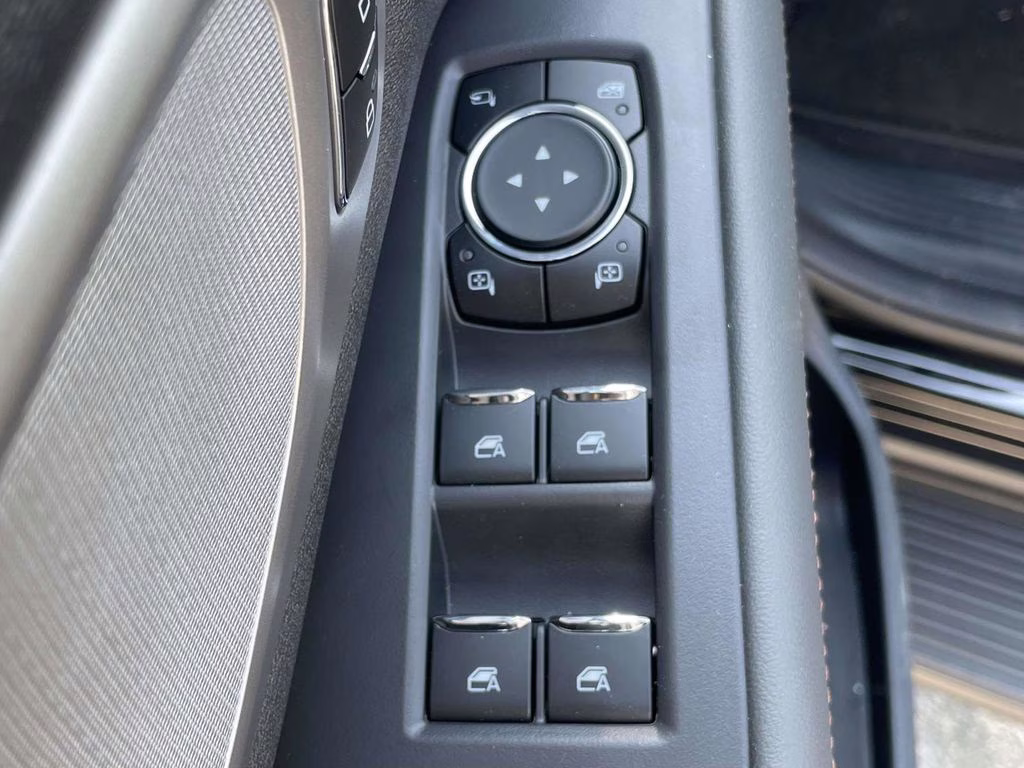 2025 Black Metallic Ford Expedition Active 4X4 SUV