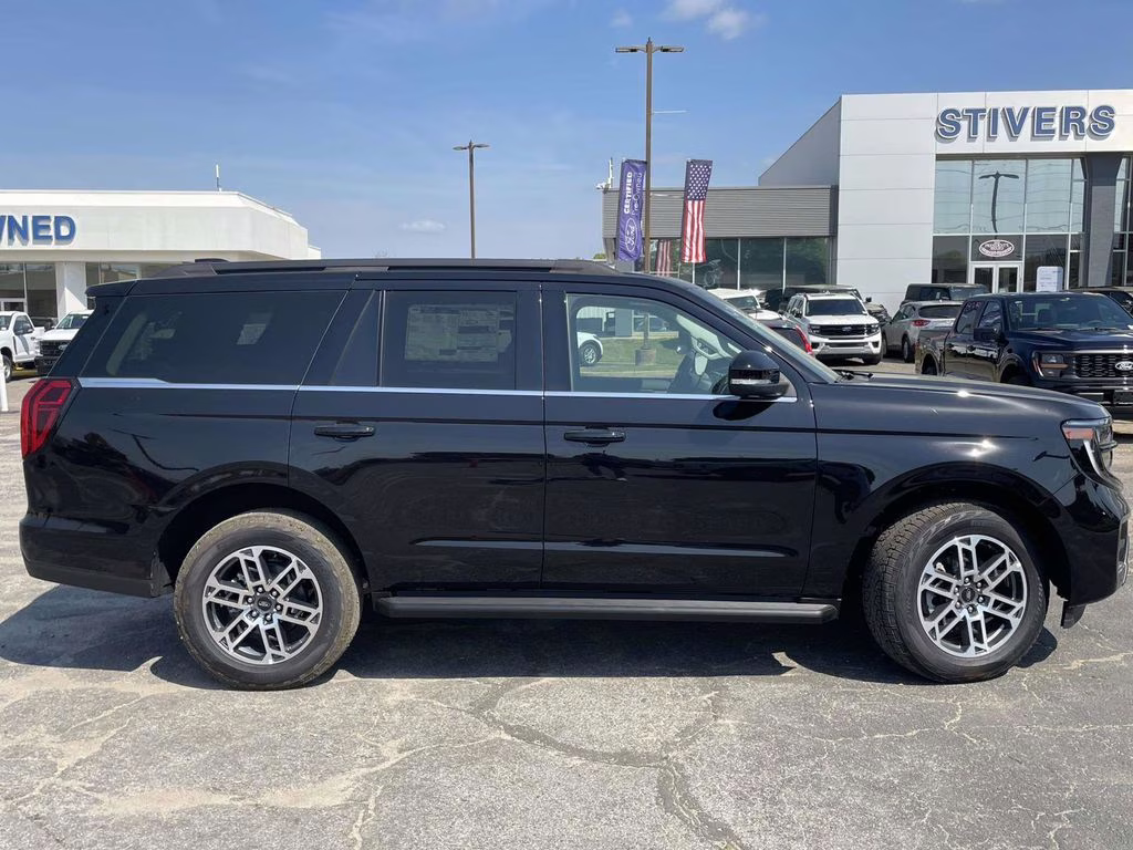 2025 Black Metallic Ford Expedition Active 4X4 SUV