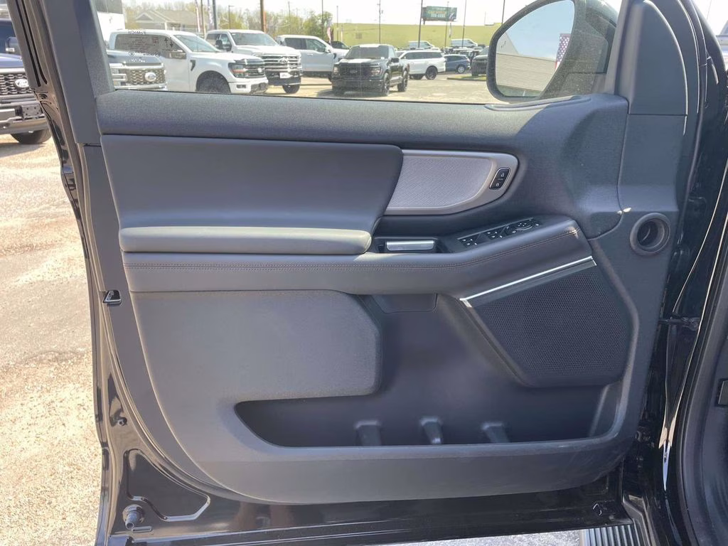 2025 Black Metallic Ford Expedition Active 4X4 SUV