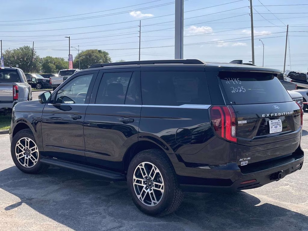 2025 Black Metallic Ford Expedition Active 4X4 SUV