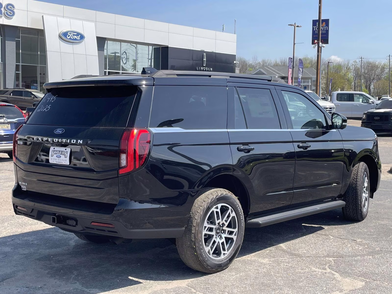 2025 Black Metallic Ford Expedition Active 4X4 SUV