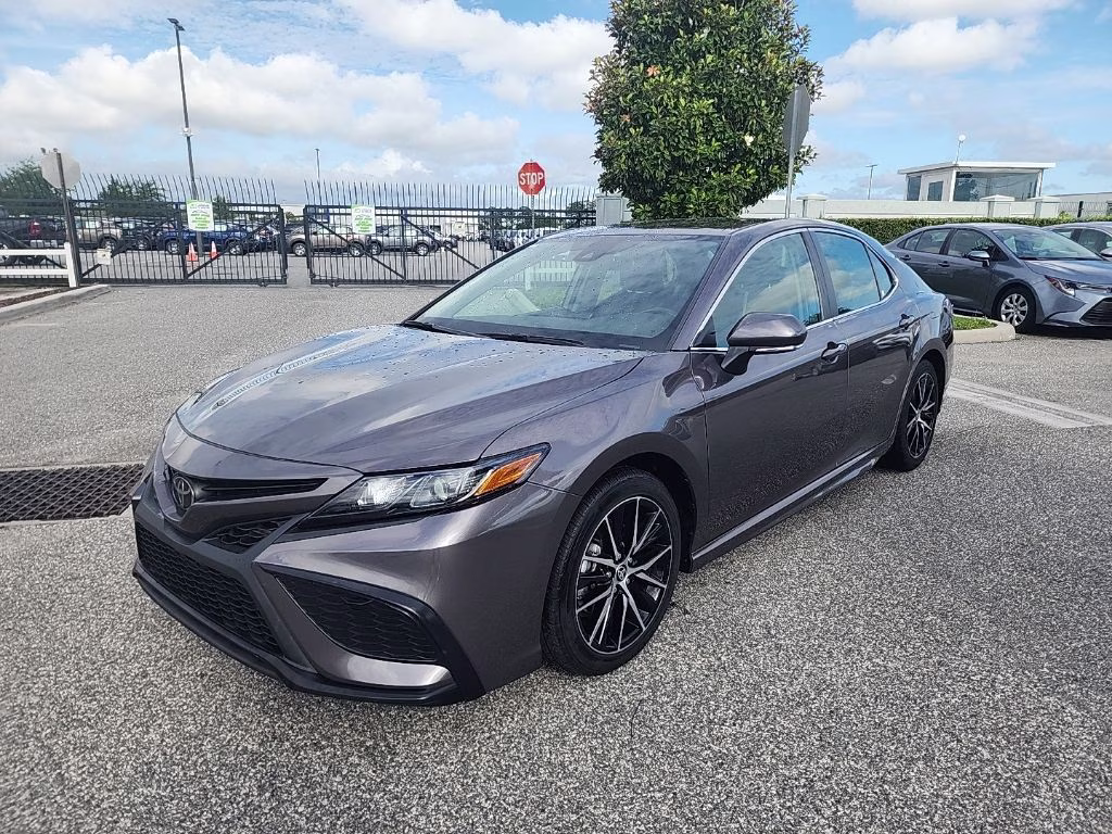2023 Predawn Gray Mica Toyota Camry SE FWD Sedan