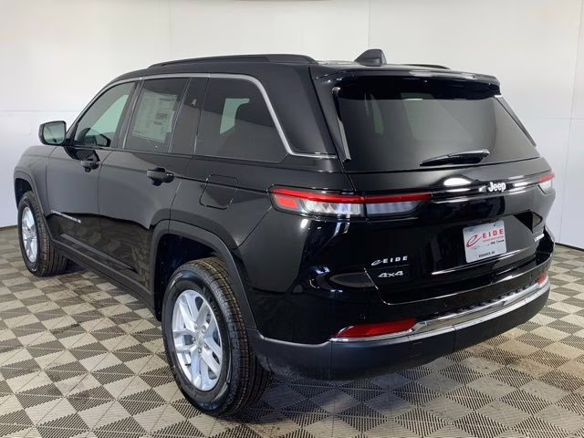 2026 Diamond Black Crystal Pearlcoat Jeep Grand Cherokee Laredo X 4X4 SUV