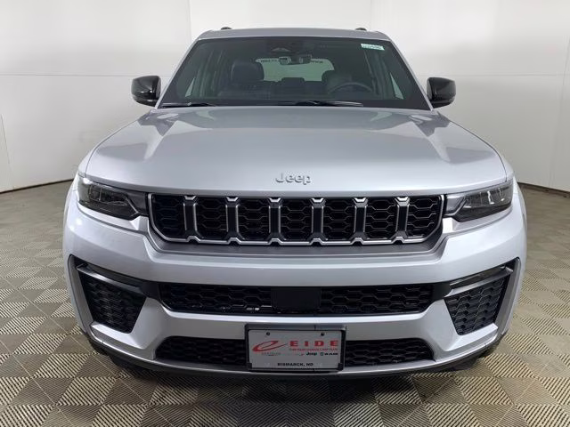 2026 Silver Zynith Jeep Grand Cherokee Limited 4X4 SUV