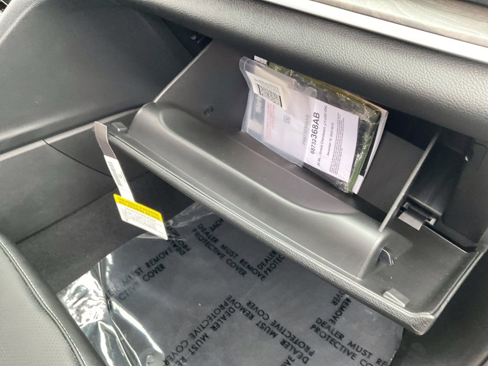 2026 Diamond Black Crystal Pearlcoat Jeep Grand Cherokee Limited 4X4 SUV