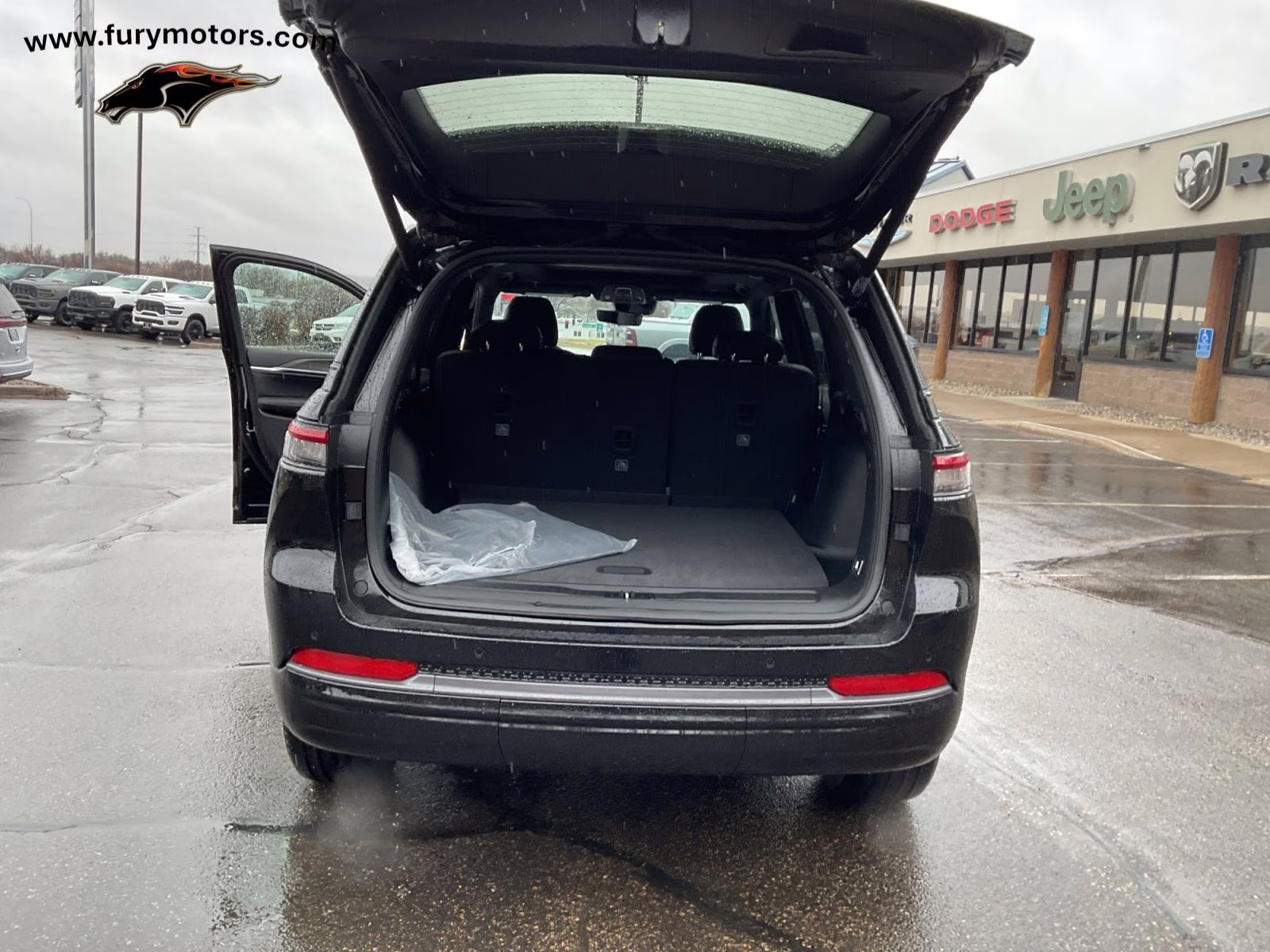 2026 Diamond Black Crystal Pearlcoat Jeep Grand Cherokee Limited 4X4 SUV