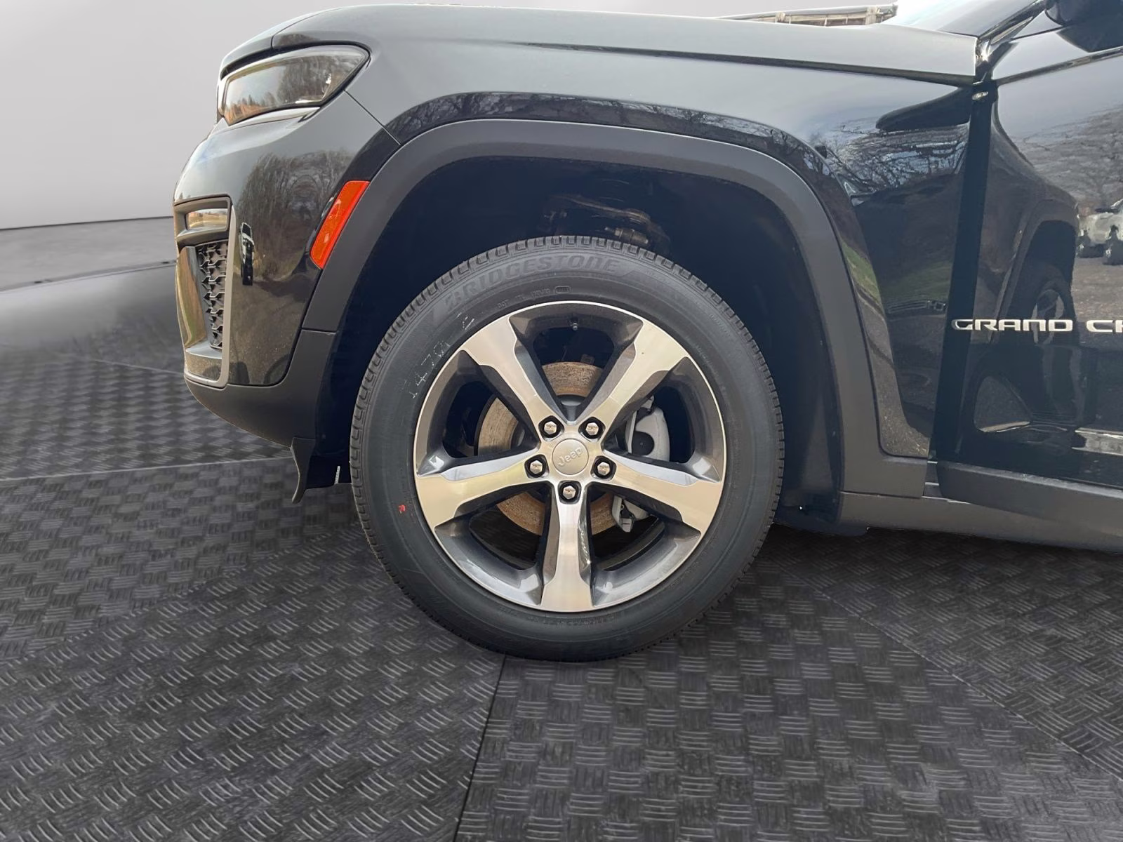 2026 Diamond Black Crystal Pearlcoat Jeep Grand Cherokee Limited 4X4 SUV