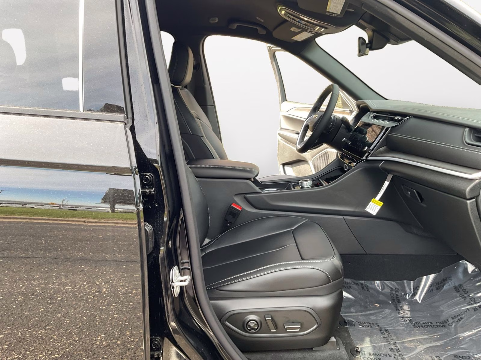 2026 Diamond Black Crystal Pearlcoat Jeep Grand Cherokee Limited 4X4 SUV