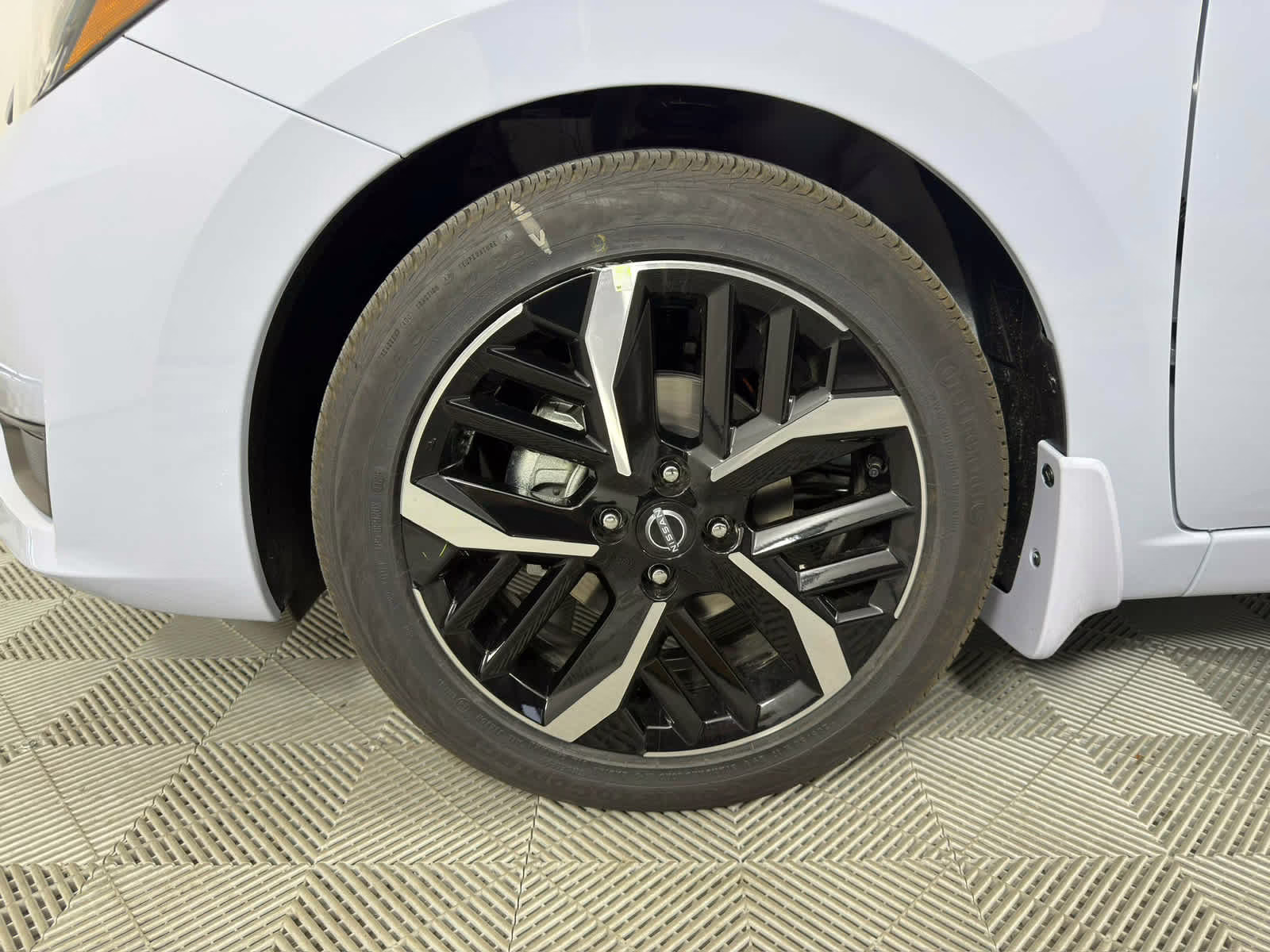 2025 Gray Sky Pearl Nissan Versa SR FWD Sedan