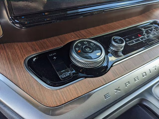 2026 Star White Metallic Tri-Coat Ford Expedition Max King Ranch 4X4 SUV