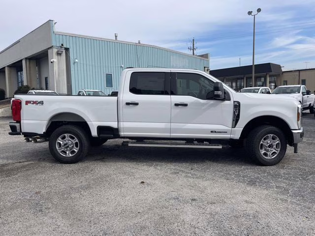 2026 Oxford White Ford Super Duty F-350 SRW XLT 4X4 Truck