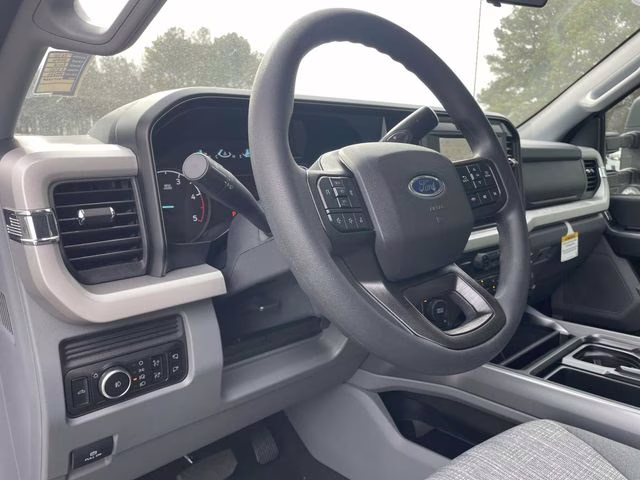 2026 Oxford White Ford Super Duty F-350 SRW XLT 4X4 Truck