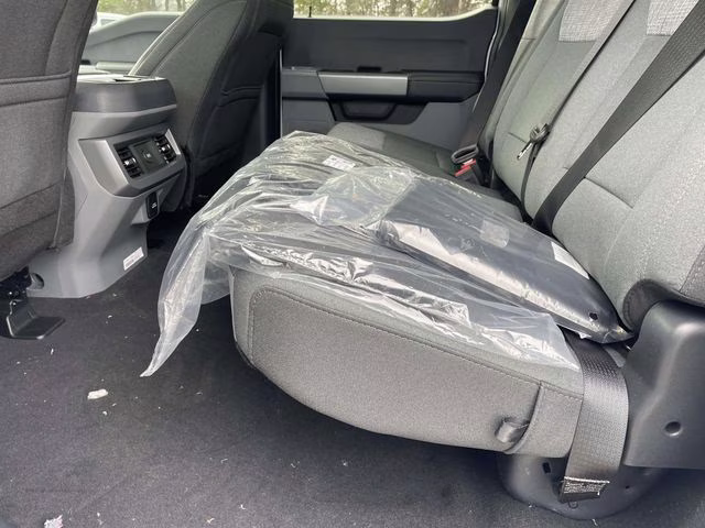 2026 Oxford White Ford Super Duty F-350 SRW XLT 4X4 Truck