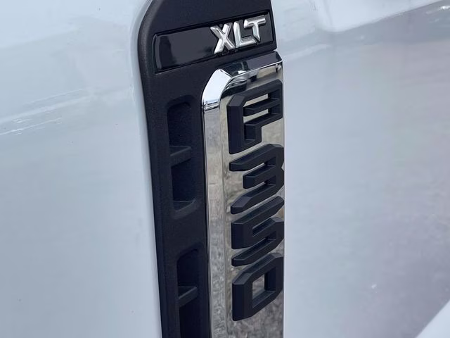 2026 Oxford White Ford Super Duty F-350 SRW XLT 4X4 Truck