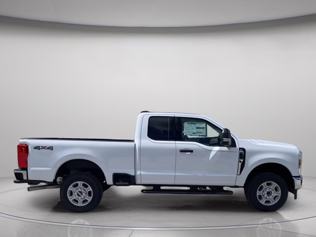 2026 Oxford White Ford Super Duty F-250 SRW XLT 4X4 Truck