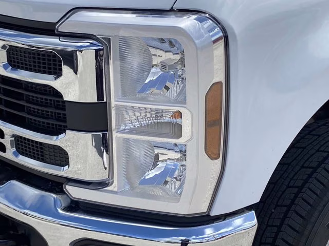2026 Oxford White Ford Super Duty F-250 SRW XLT 4X4 Truck
