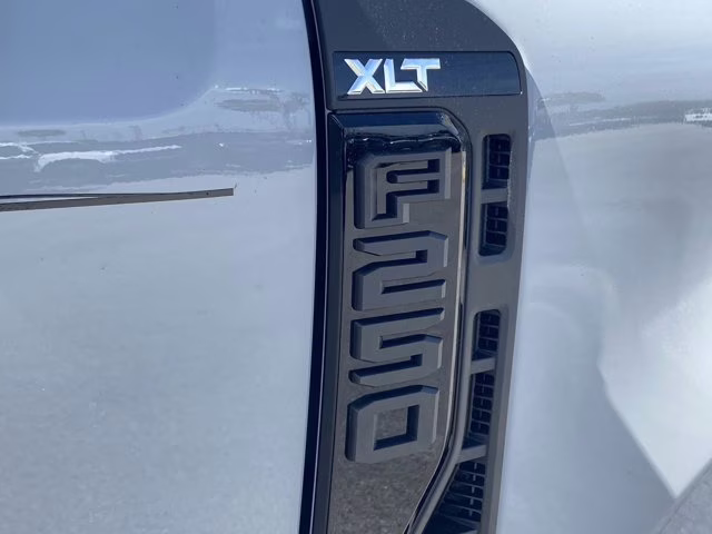 2026 Avalanche Ford Super Duty F-250 SRW XLT 4X4 Truck