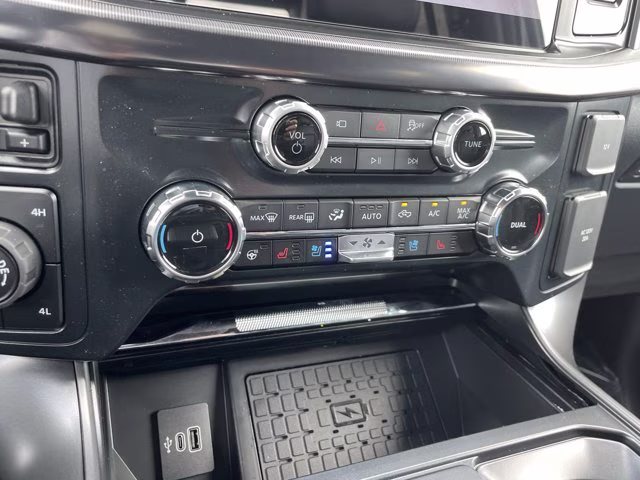 2026 Iconic Silver Metallic Ford F-150 LARIAT 4X4 Truck